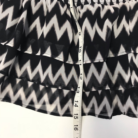 NWOT [H&M] Tiered B&W Chevron Skirt - Picture 4 of 8